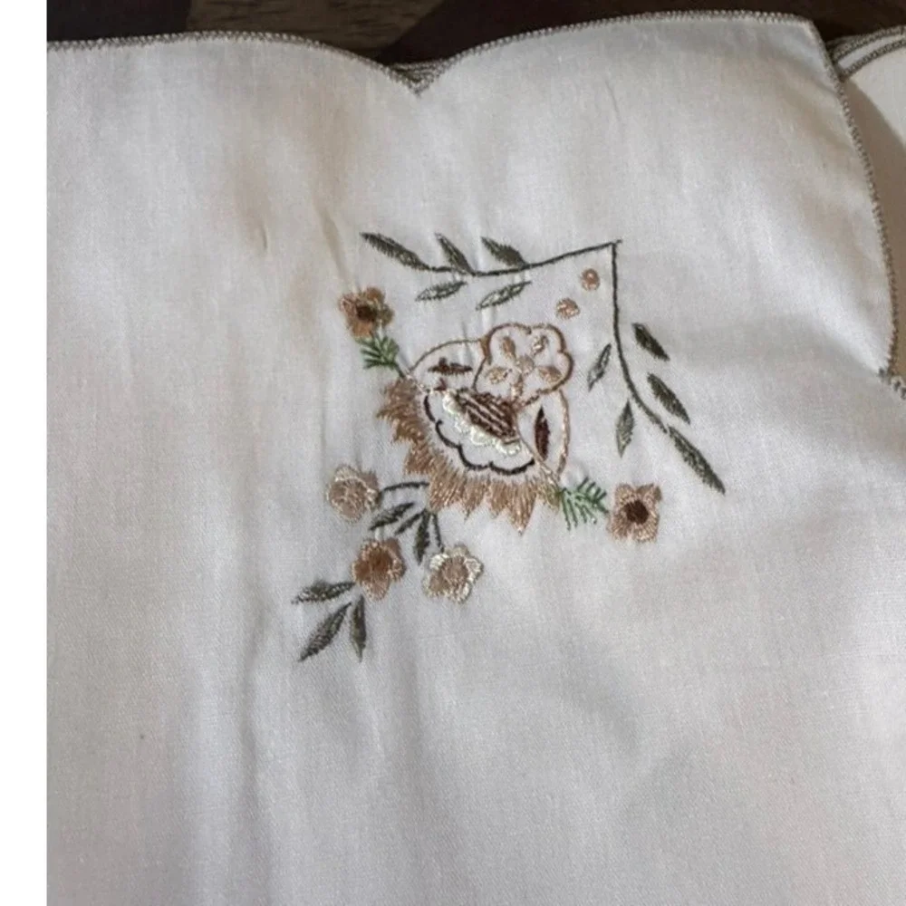 NEW Vintage Ivory Scalloped Napkins Floral Embroidery Set of 12 Square 17.5in